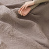 Cotton quilt – Lightweight gauze – Soft leaf design – Year-round comfort for bed or sofa