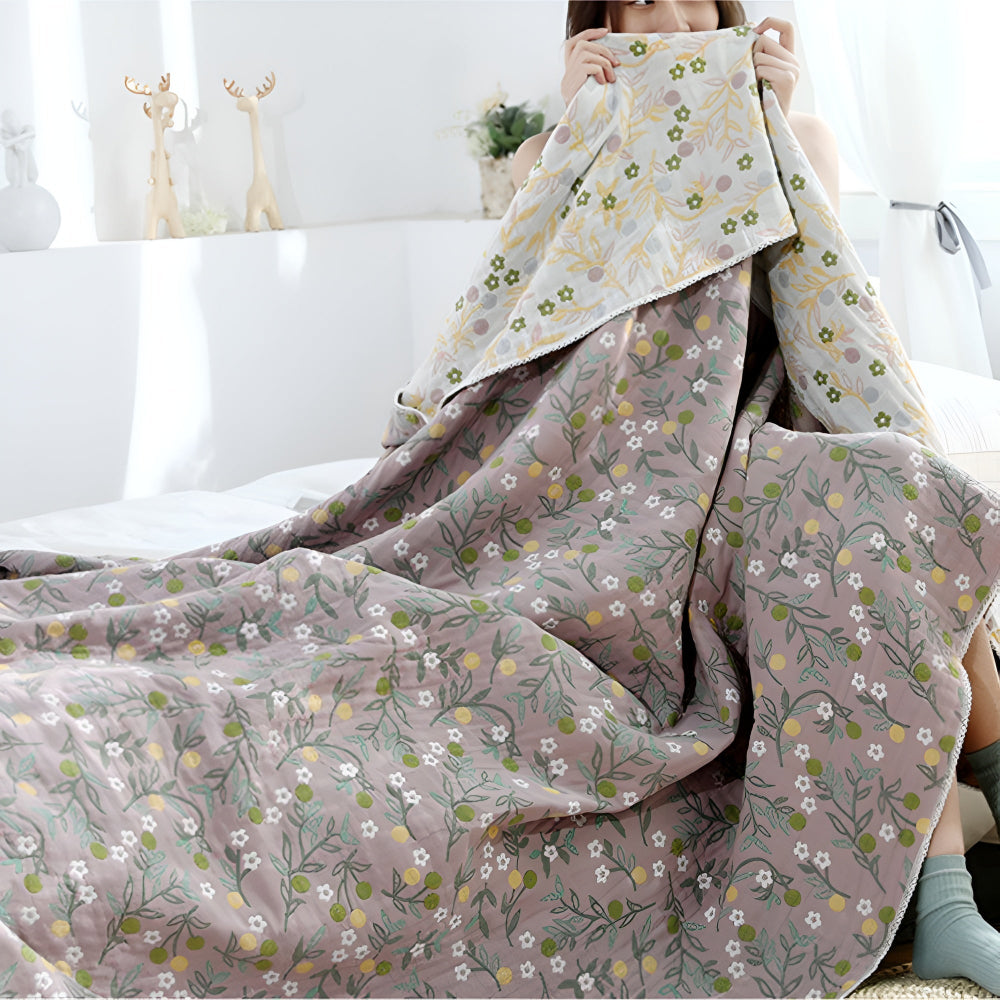 Cotton quilt – Reversible design – Leafy floral print – Lightweight comfort