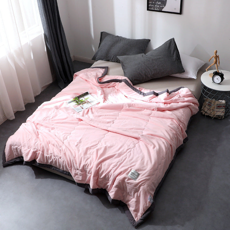 Cotton quilt – Lightweight and breathable – Ideal for warm nights and lounging