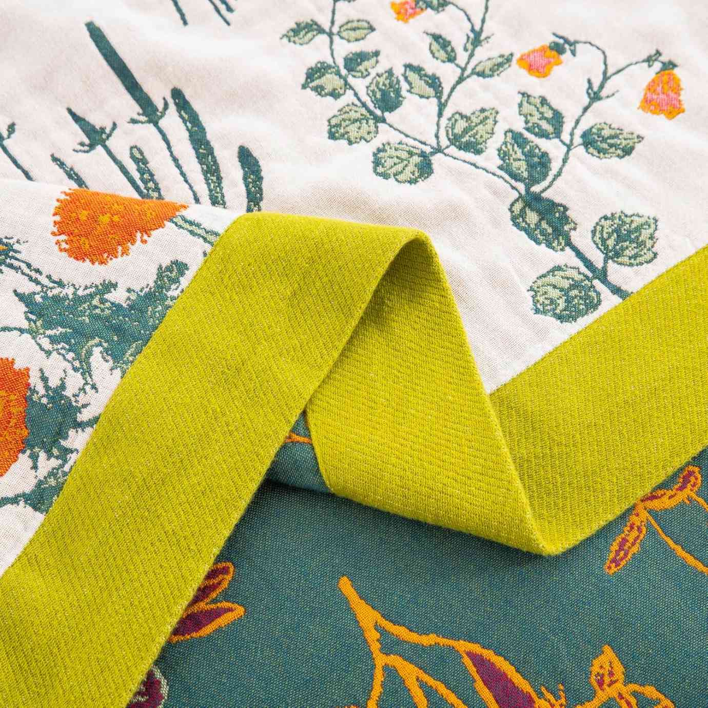 Cotton throw blanket – Reversible floral design – Soft and breathable – Ideal for couch or bed