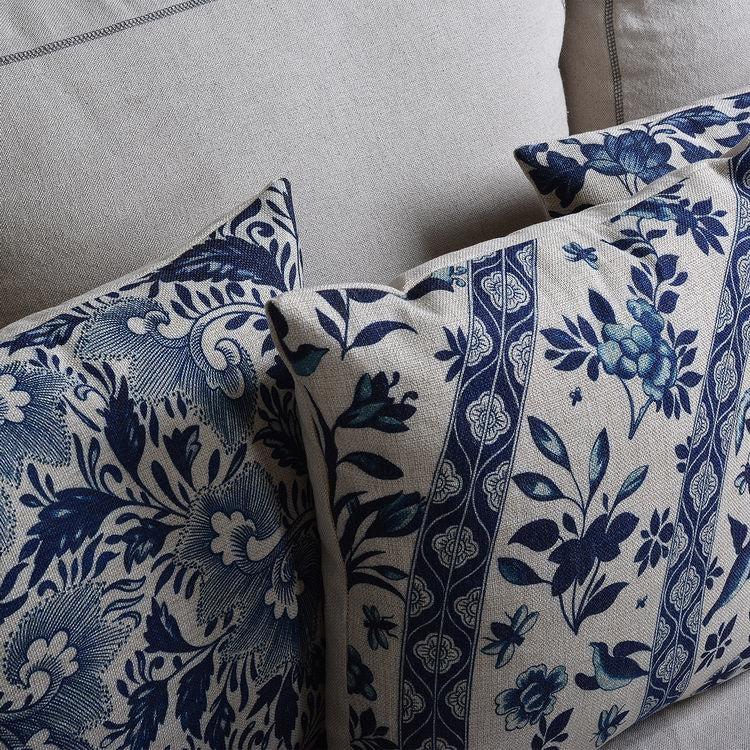Couch cushion cover – Linen-cotton blend – Imperial blue – Traditional Chinese porcelain pattern – 17.7 x 17.7 in