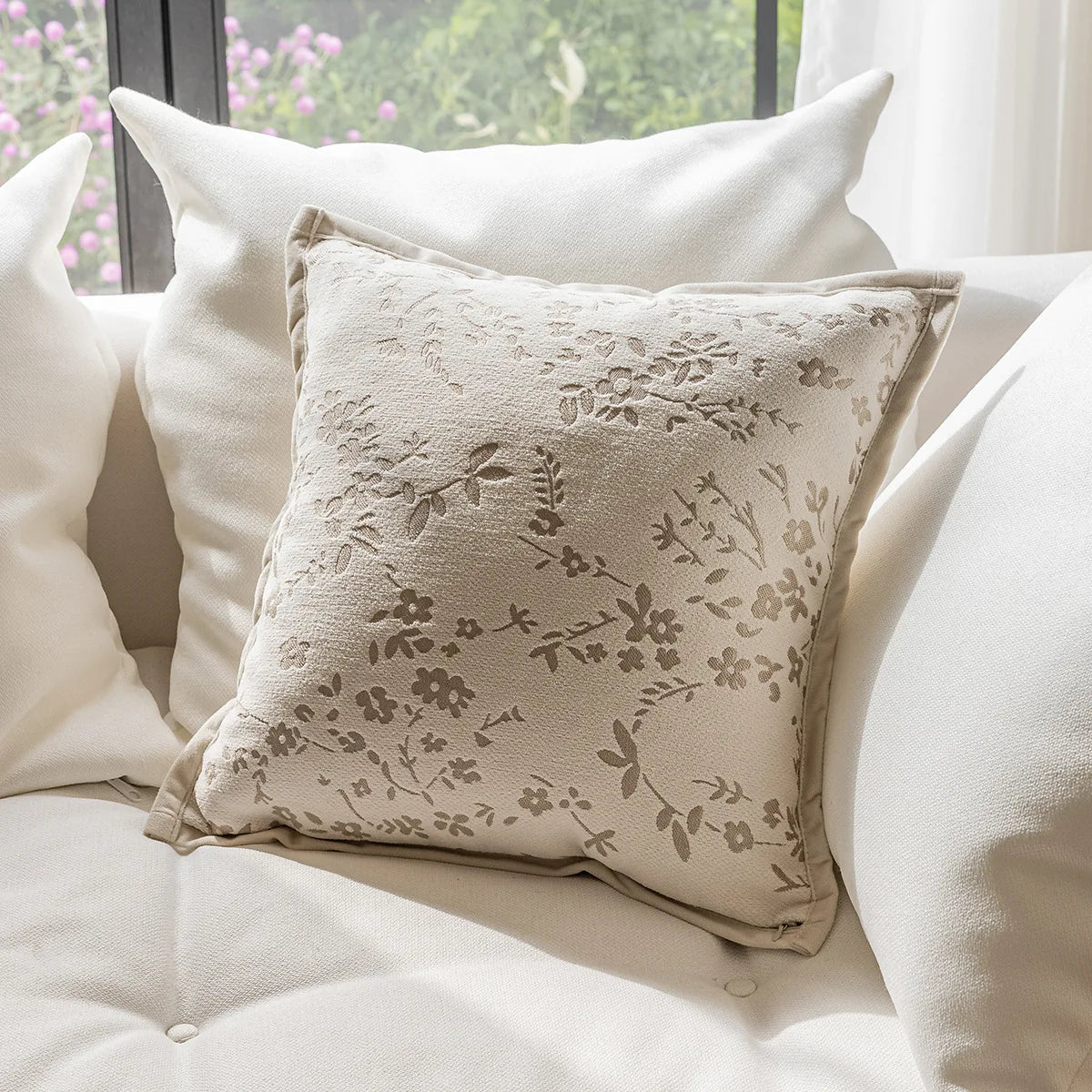 Cushion cover – Jacquard fabric – Cream and coffee colors – 18 x 18 in – Nature-inspired decorative accessory