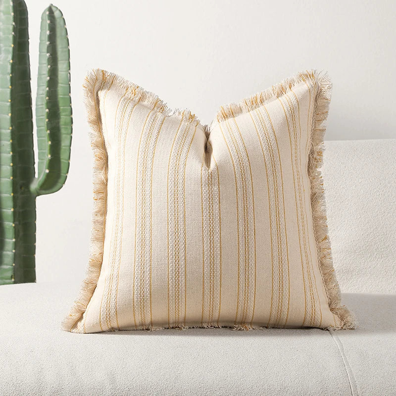 Cushion cover – Jacquard weave – Elegant fringe details – Soft cotton-polyester blend – 17.7 x 17.7 in