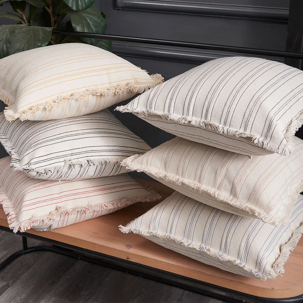 Cushion cover – Jacquard weave – Elegant fringe details – Soft cotton-polyester blend – 17.7 x 17.7 in