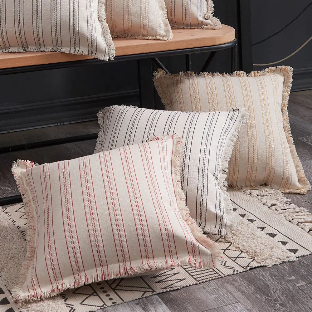 Cushion cover – Jacquard weave – Elegant fringe details – Soft cotton-polyester blend – 17.7 x 17.7 in