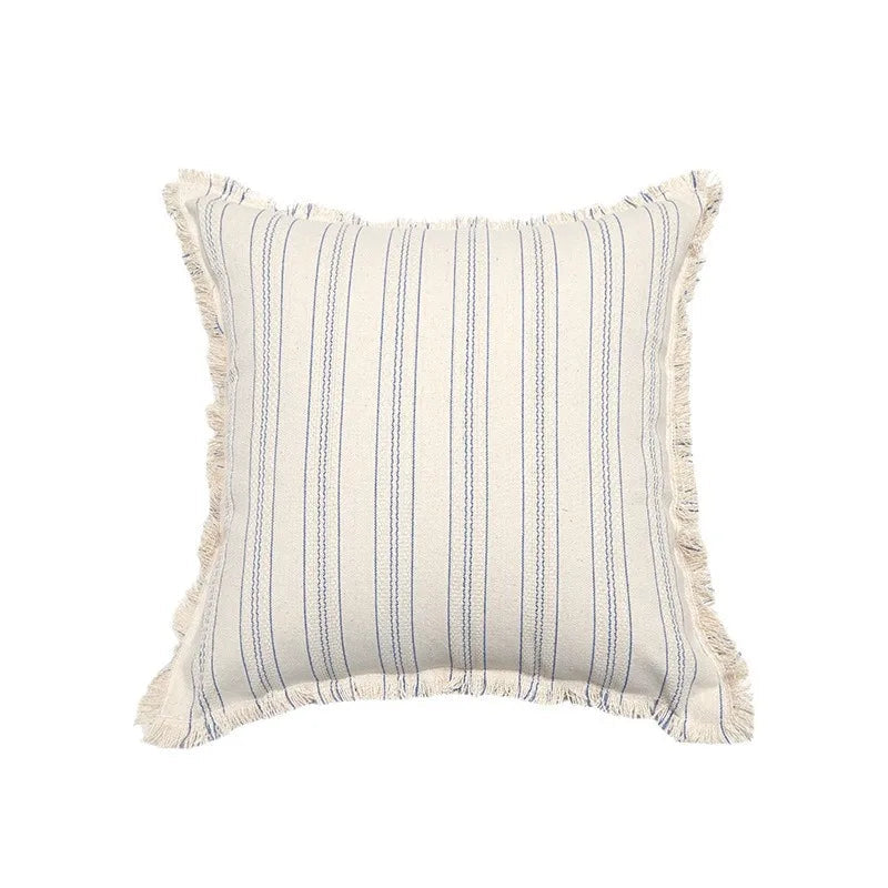Cushion cover – Jacquard weave – Elegant fringe details – Soft cotton-polyester blend – 17.7 x 17.7 in