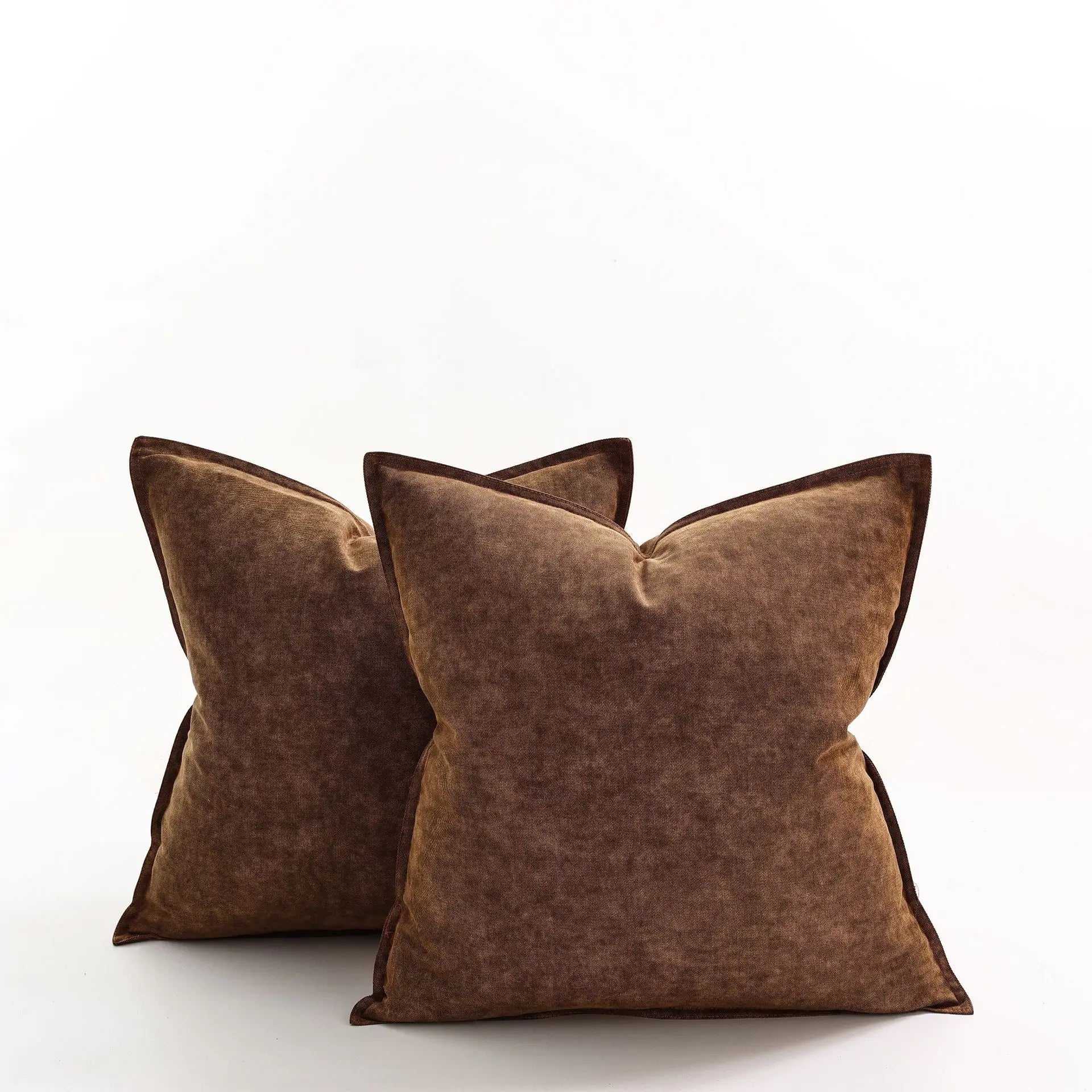 Denim cushion cover – Yarn-dyed polyester – Modern rustic design – Versatile home accessory