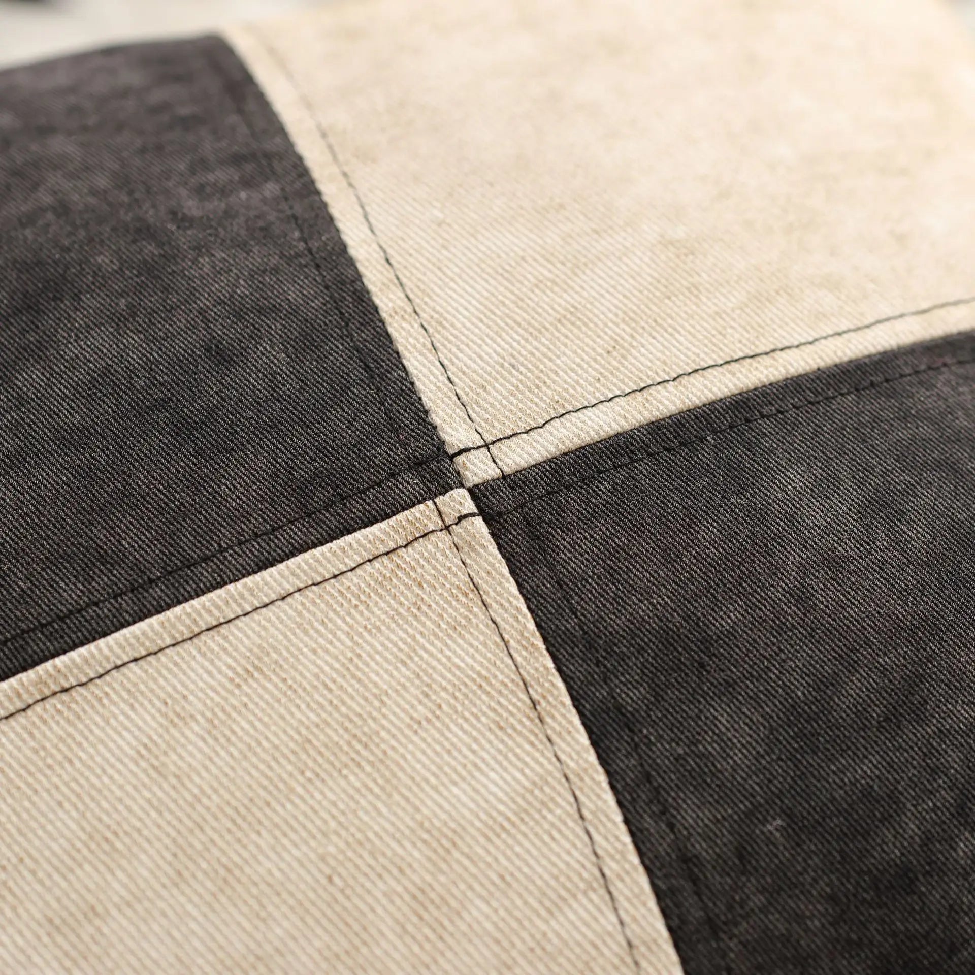 Denim cushion cover – Yarn-dyed polyester – Modern rustic design – Versatile home accessory
