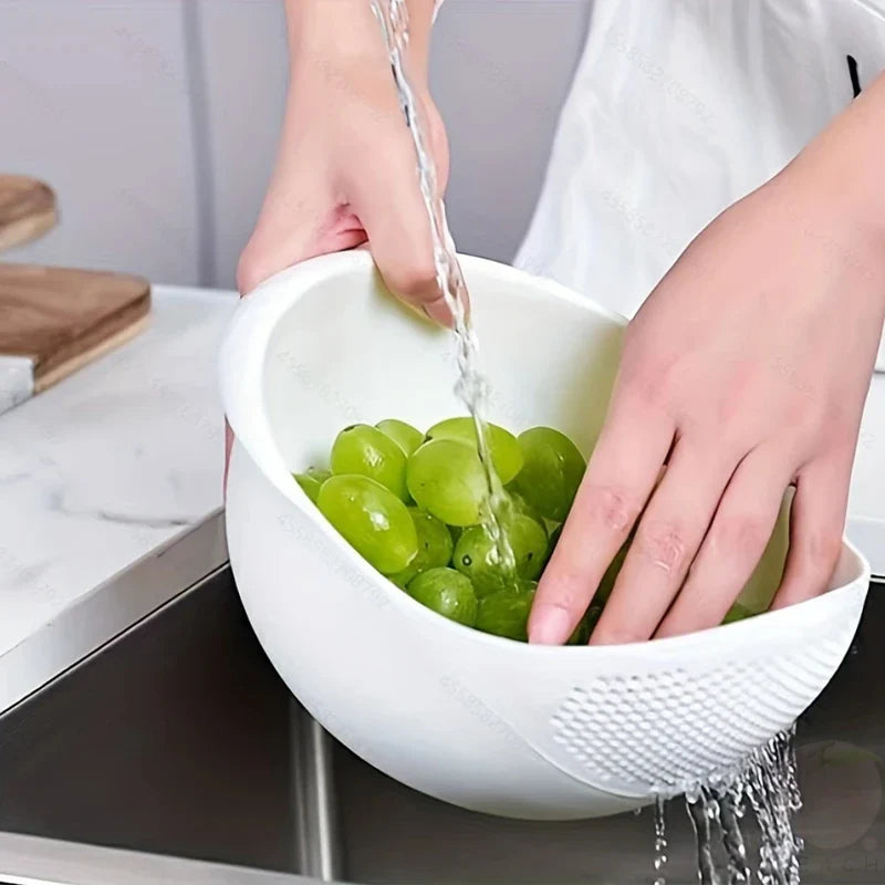 Drain basket – Durable plastic – Compact white design – Ideal for draining rice, fruits, and vegetables – 8.7 x 6.9 x 4.9 in