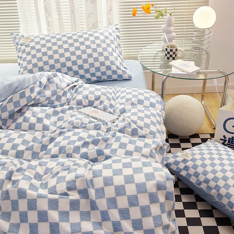 Duvet cover – Soft cotton-polyester blend – Mini checkered design – Cozy bedding for queen or king size