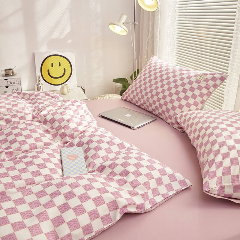 Duvet cover – Soft cotton-polyester blend – Mini checkered design – Cozy bedding for queen or king size