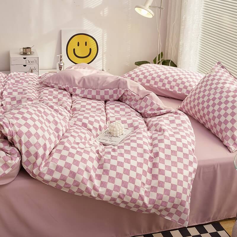 Duvet cover – Soft cotton-polyester blend – Mini checkered design – Cozy bedding for queen or king size