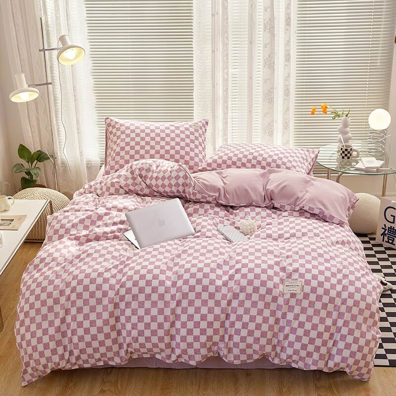 Duvet cover – Soft cotton-polyester blend – Mini checkered design – Cozy bedding for queen or king size