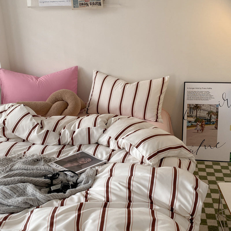 Duvet cover set – 100% cotton – Bold red stripe design – Queen or king size options