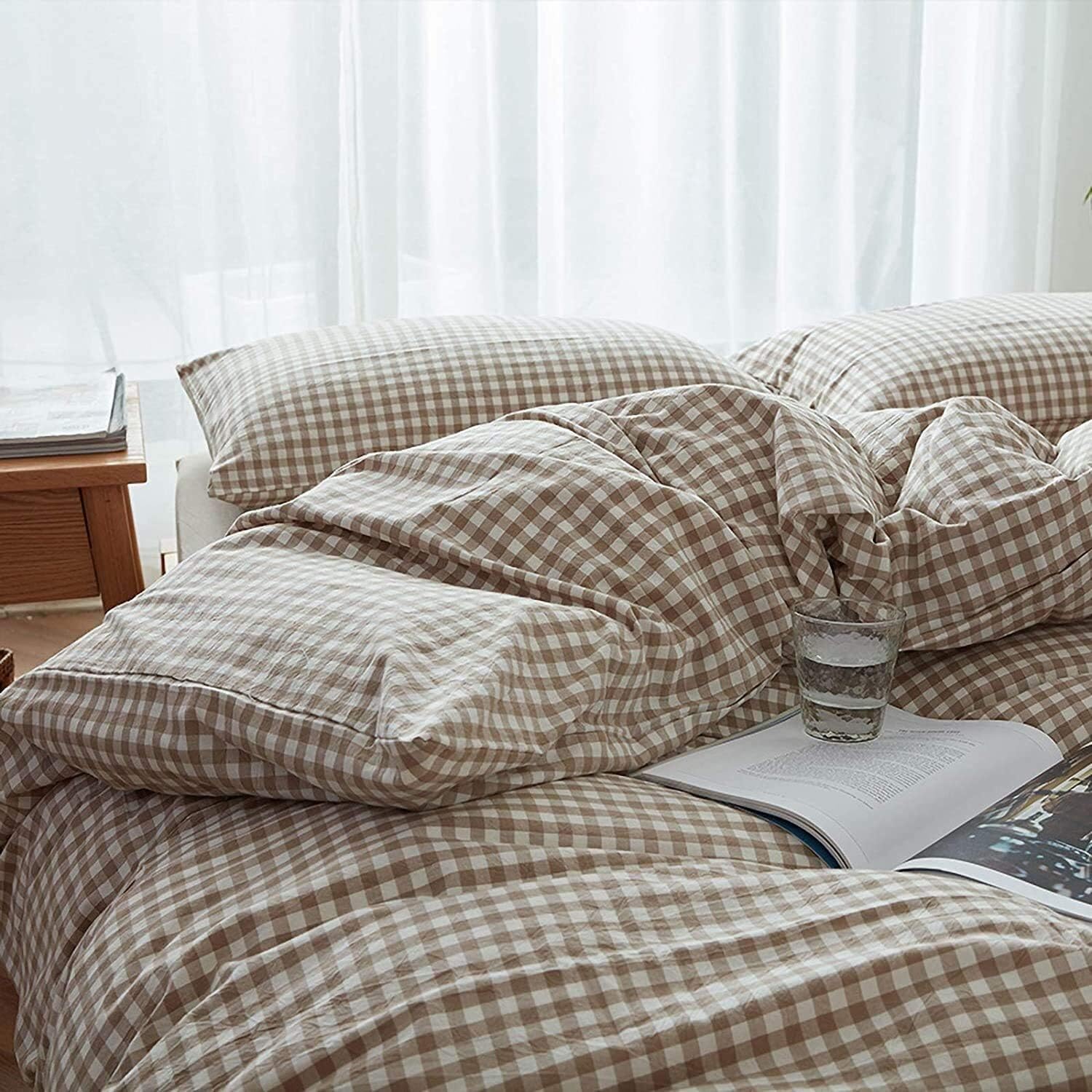 Duvet cover set – Soft cotton blend – Brown gingham design – Cozy minimalist style – Available in Twin, Queen, King
