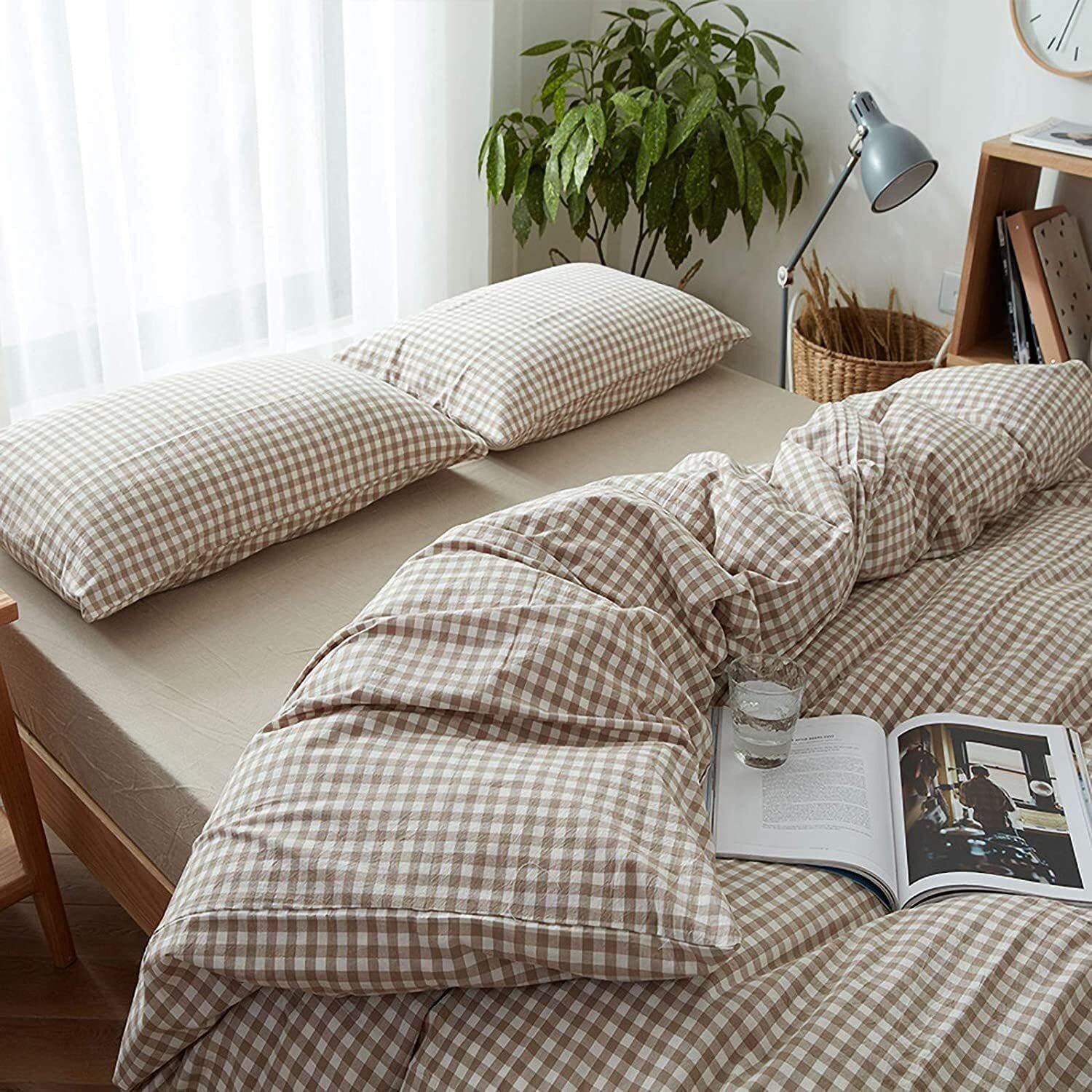 Duvet cover set – Soft cotton blend – Brown gingham design – Cozy minimalist style – Available in Twin, Queen, King