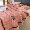 Fleece blanket – Soft and fluffy – Warm breathable throw – Cozy home accessory for living room