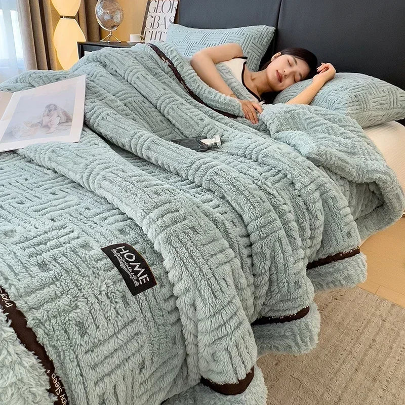 Fleece blanket – Soft and fluffy – Warm breathable throw – Cozy home accessory for living room