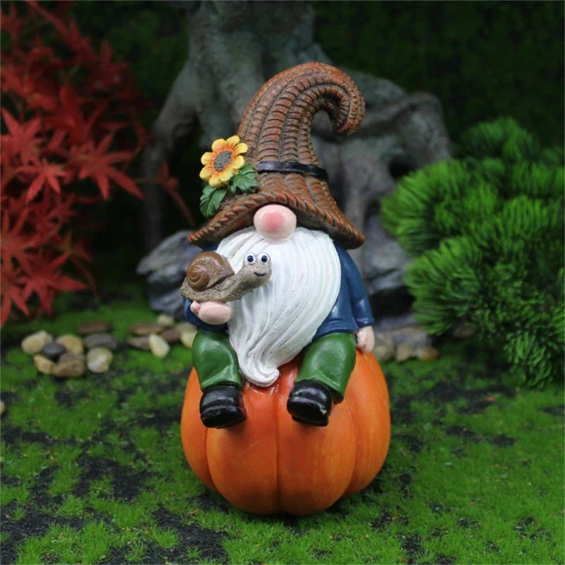 Garden statue – Resin gnome – Cute pumpkin design – Fall outdoor decoration