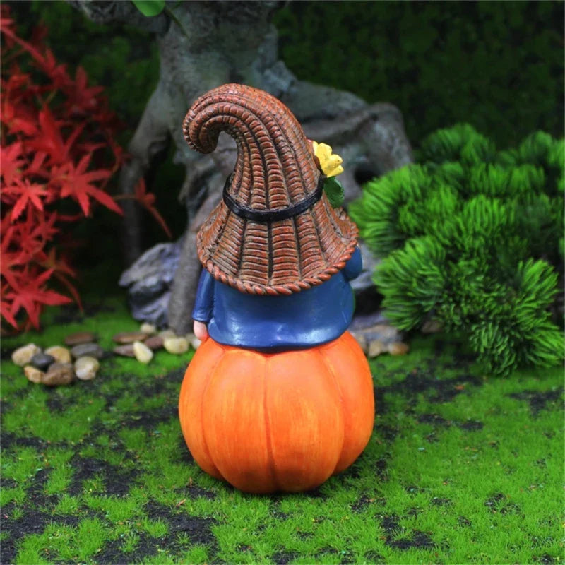 Garden statue – Resin gnome – Cute pumpkin design – Fall outdoor decoration