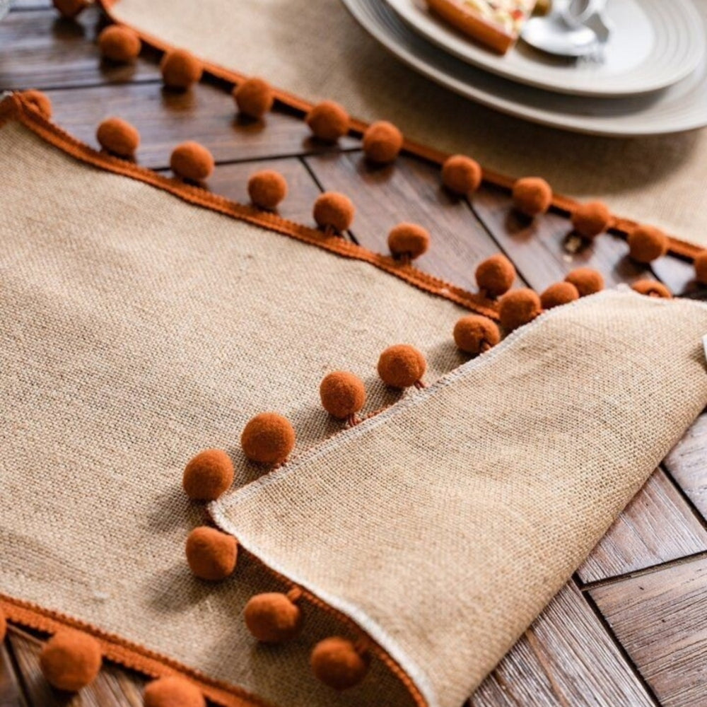 Jute table runner – Durable material – Vibrant orange pom-poms – Bohemian style for dining or living room decor
