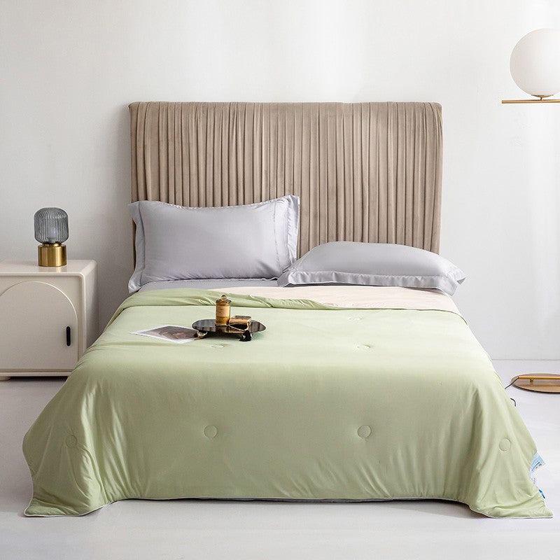 Lightweight quilt – Cool-touch fabric – Breathable design – Ideal for summer nights
