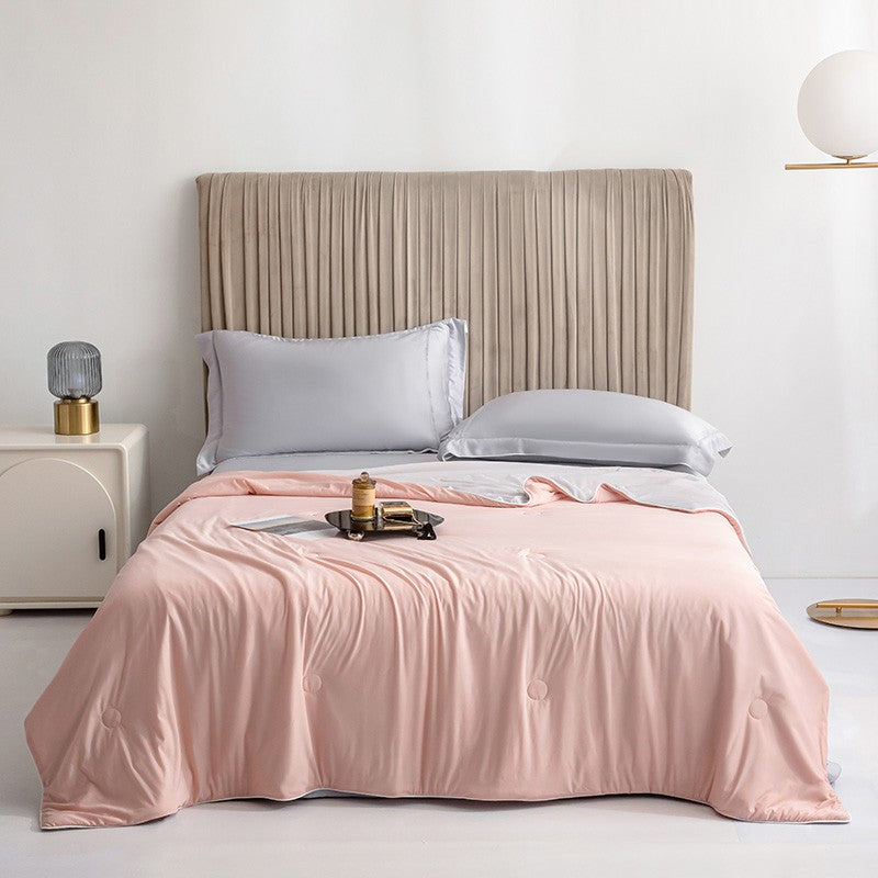 Lightweight quilt – Cool-touch fabric – Breathable design – Ideal for summer nights
