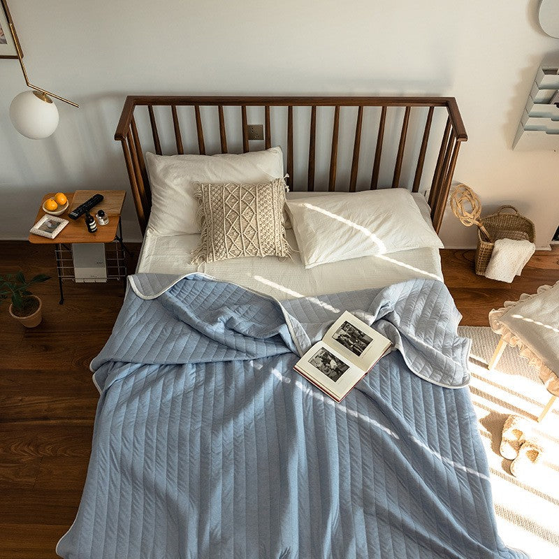 Lightweight quilt – Soft cotton – Textured stripe design – Breathable comfort
