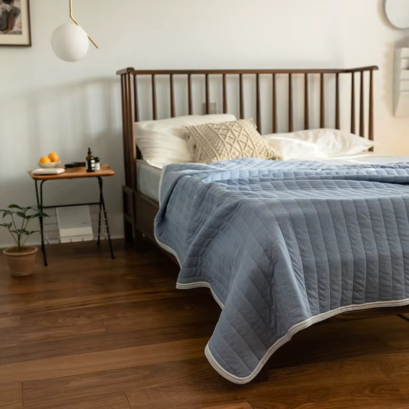 Lightweight quilt – Soft cotton – Textured stripe design – Breathable comfort