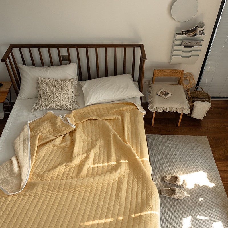 Lightweight quilt – Soft cotton – Textured stripe design – Breathable comfort