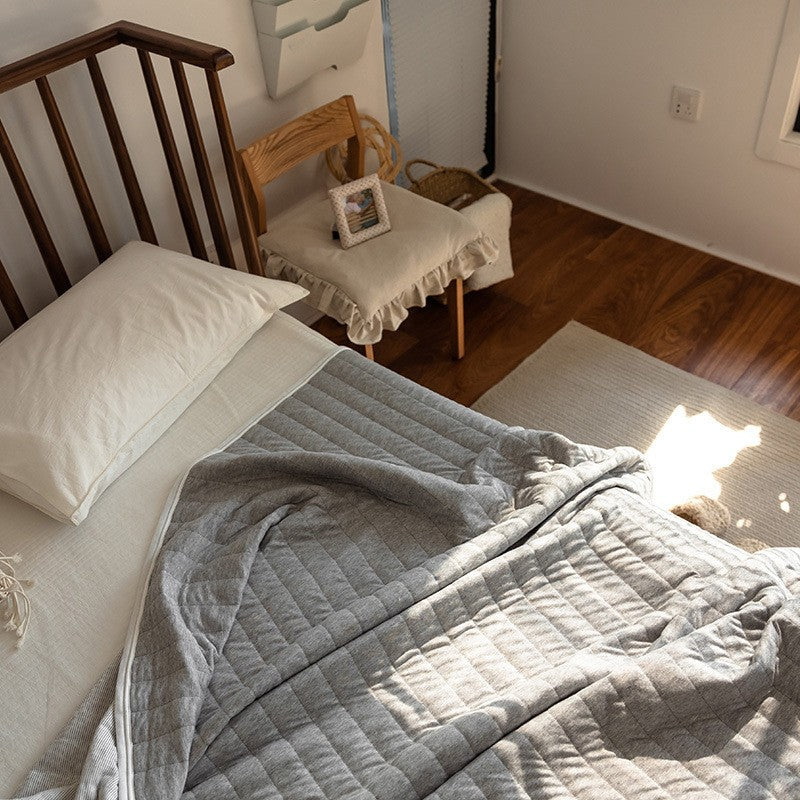 Lightweight quilt – Soft cotton – Textured stripe design – Breathable comfort