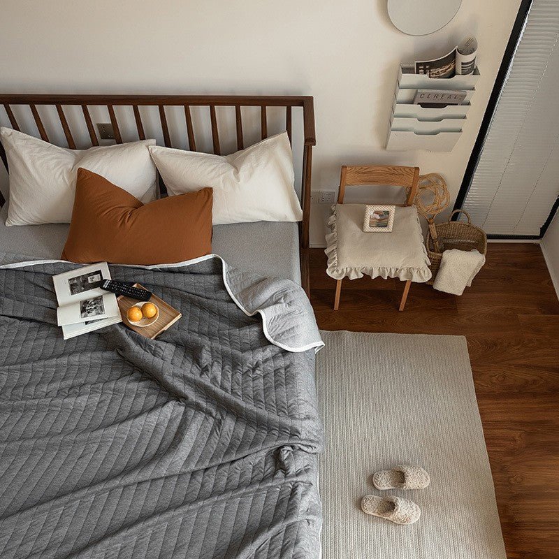 Lightweight quilt – Soft cotton – Textured stripe design – Breathable comfort