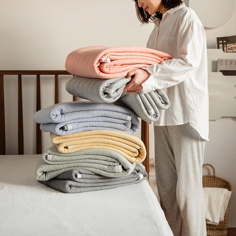 Lightweight quilt – Soft cotton – Textured stripe design – Breathable comfort