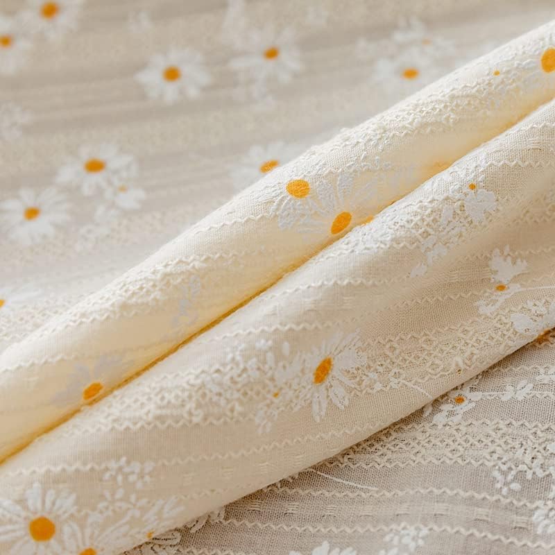 Linen-look tablecloth – Daisy embroidered design – Soft white fabric – Perfect for dining occasions