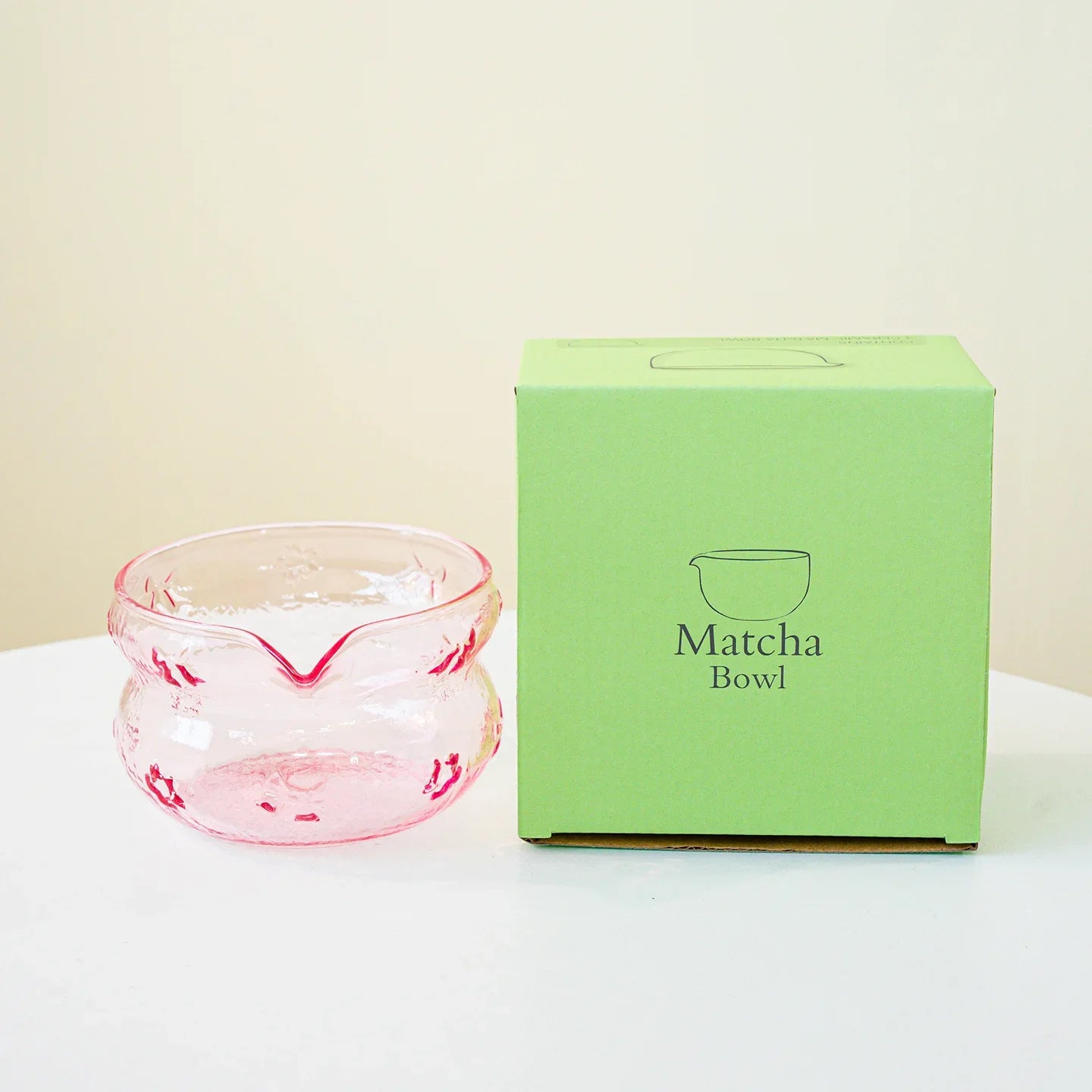 Matcha glass bowl – Pink, blue and black design – Ideal for tea ceremonies