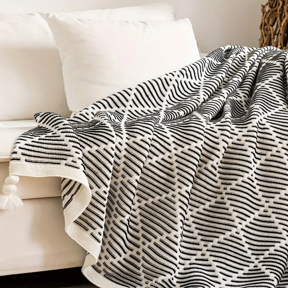 Monochrome Diamond Pattern Throw Blanket