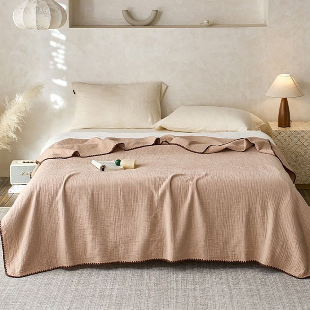 Muslin blanket – Lightweight cotton – Naturally crinkled texture – Versatile for all seasons