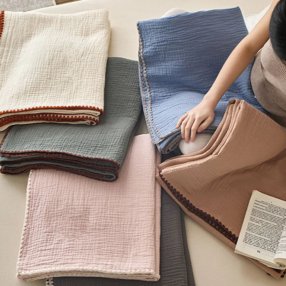 Muslin blanket – Lightweight cotton – Naturally crinkled texture – Versatile for all seasons