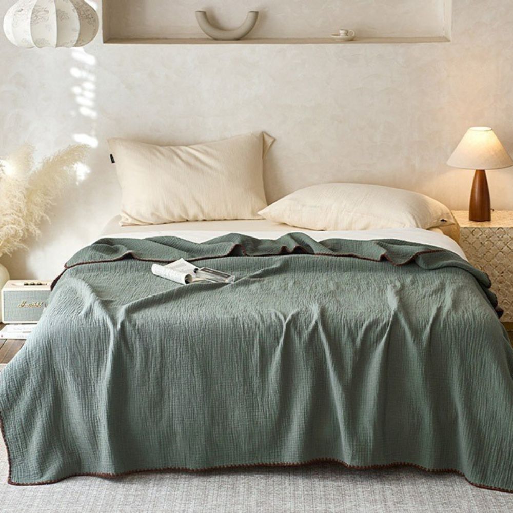 Muslin blanket – Lightweight cotton – Naturally crinkled texture – Versatile for all seasons