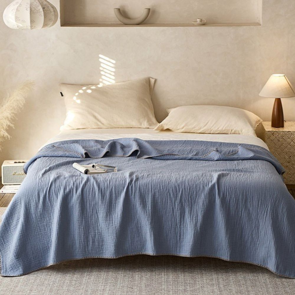 Muslin blanket – Lightweight cotton – Naturally crinkled texture – Versatile for all seasons