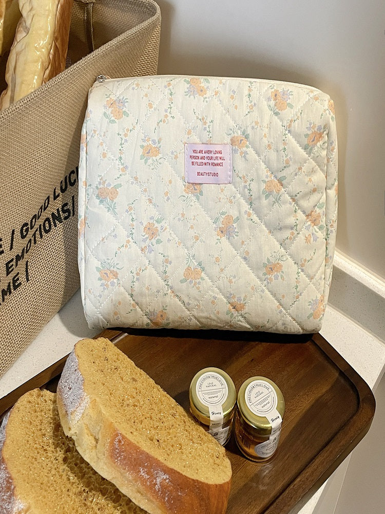 Creamy Floral Makeup Bag