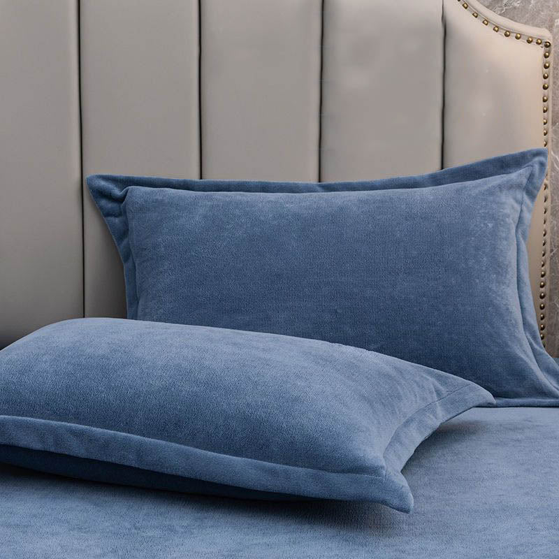 Pillowcases – Soft fleece – Solid color design – Elegant bedding accessory – 16 x 21 in & 19 x 29 in