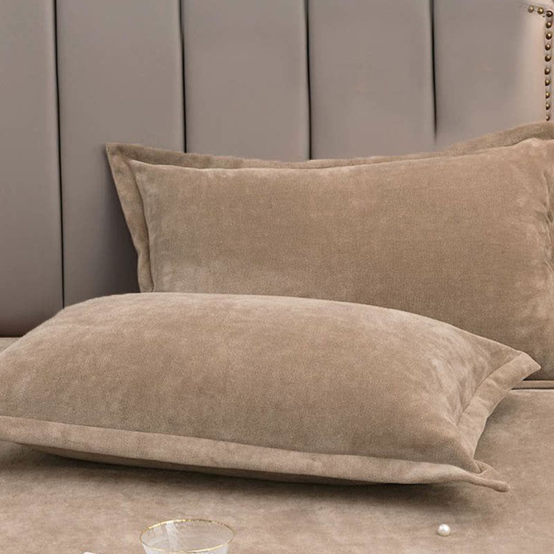 Pillowcases – Soft fleece – Solid color design – Elegant bedding accessory – 16 x 21 in & 19 x 29 in