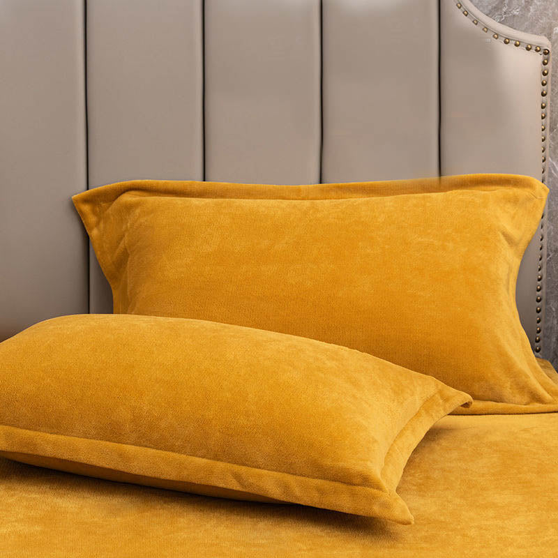 Pillowcases – Soft fleece – Solid color design – Elegant bedding accessory – 16 x 21 in & 19 x 29 in