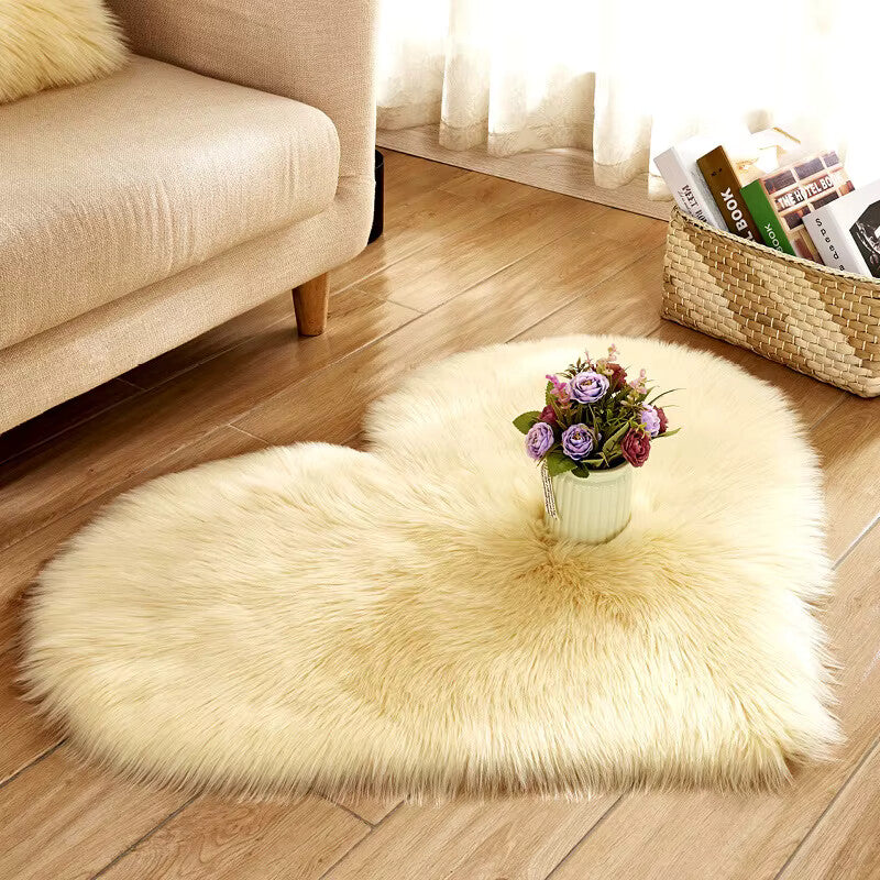 Plush heart rug – Soft fabric – Non-slip backing – Cozy home accent for living room or bedroom