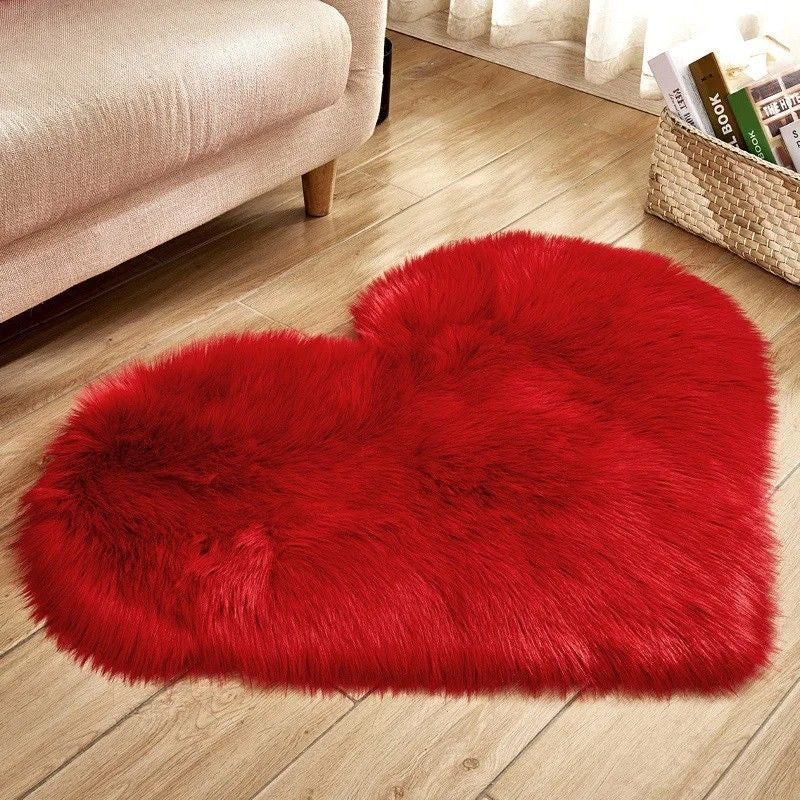 Plush heart rug – Soft fabric – Non-slip backing – Cozy home accent for living room or bedroom