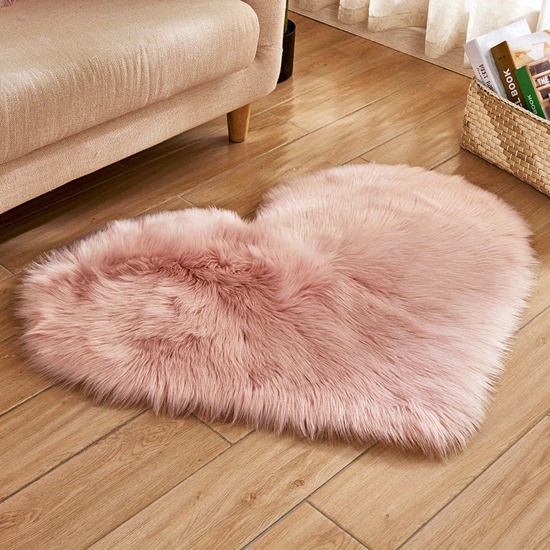 Plush heart rug – Soft fabric – Non-slip backing – Cozy home accent for living room or bedroom