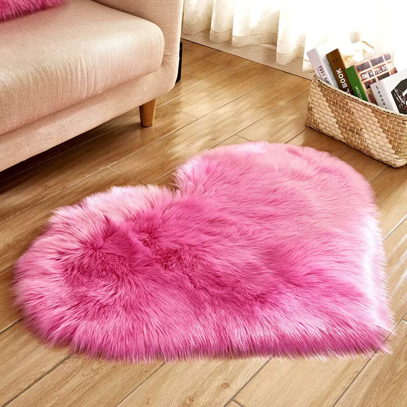 Plush heart rug – Soft fabric – Non-slip backing – Cozy home accent for living room or bedroom