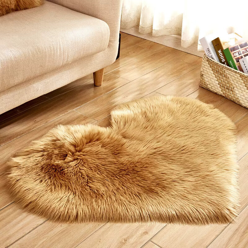 Plush heart rug – Soft fabric – Non-slip backing – Cozy home accent for living room or bedroom