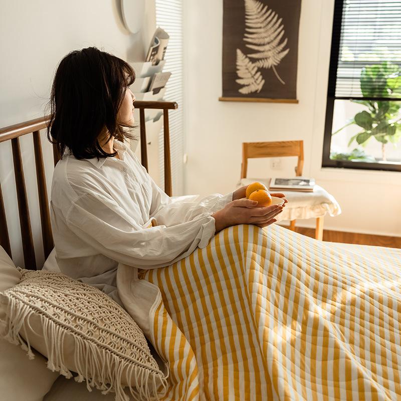Quilt – Lightweight cotton – Striped Japanese design – Breathable summer bedding
